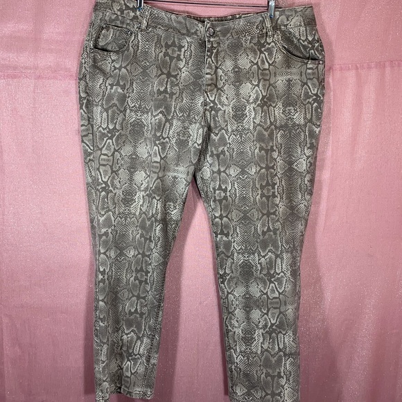 EUC Lane Bryant Stretch Denim Snakeskin print skinny jeans - Picture 2 of 7